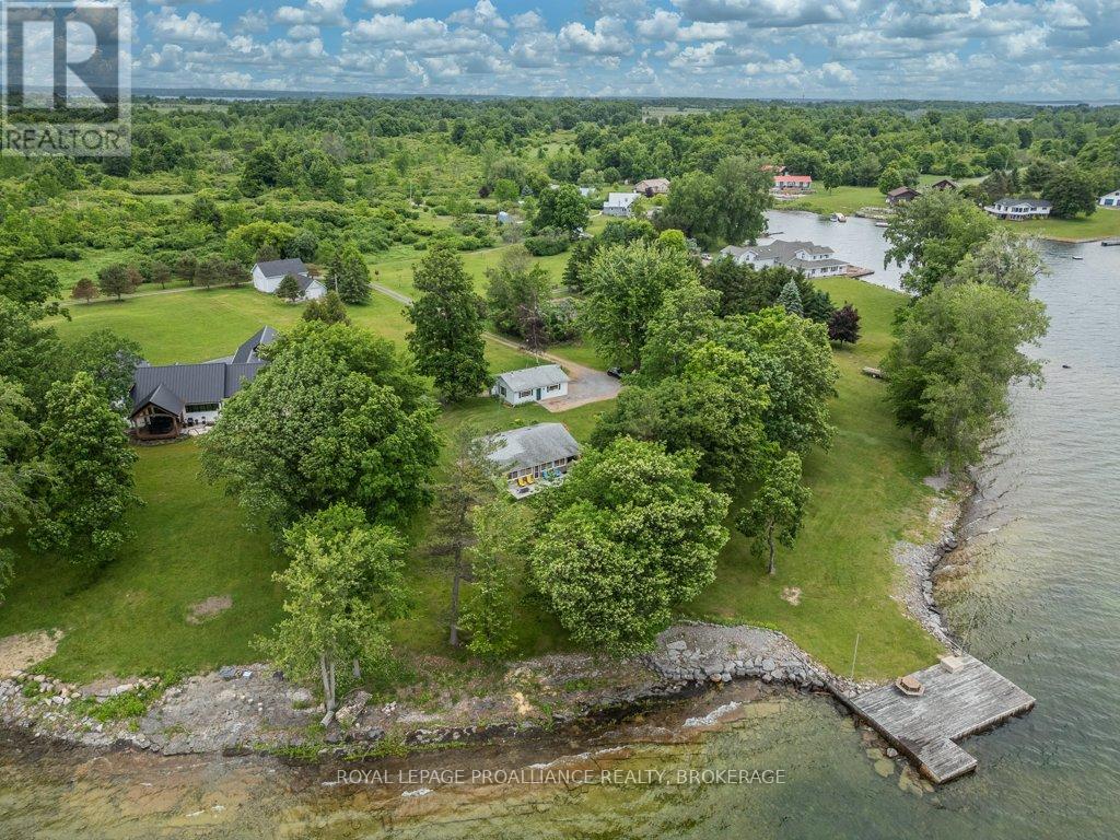 27 Berry Ln, Frontenac Islands, ON K0H 2Y0