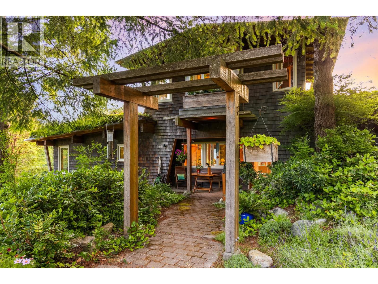 1301 Sunset Rd, Bowen Island, BC V0N 1G2