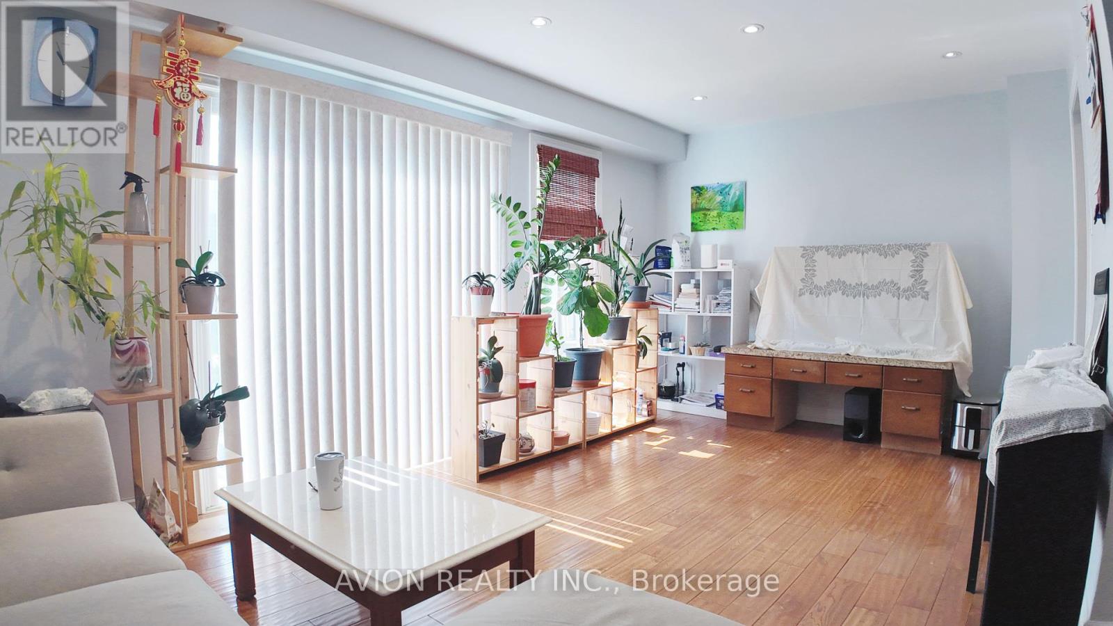 18 1121 Sandhurst Cir, Toronto, ON M1V 1V4