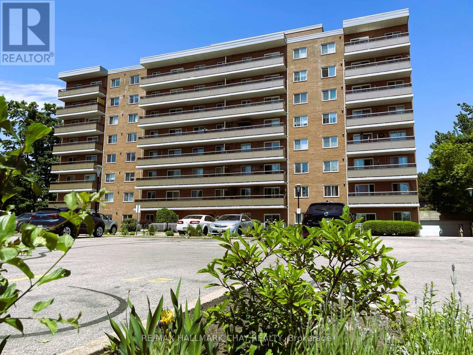 702 414 Blake St, Barrie, ON L4M 1L3