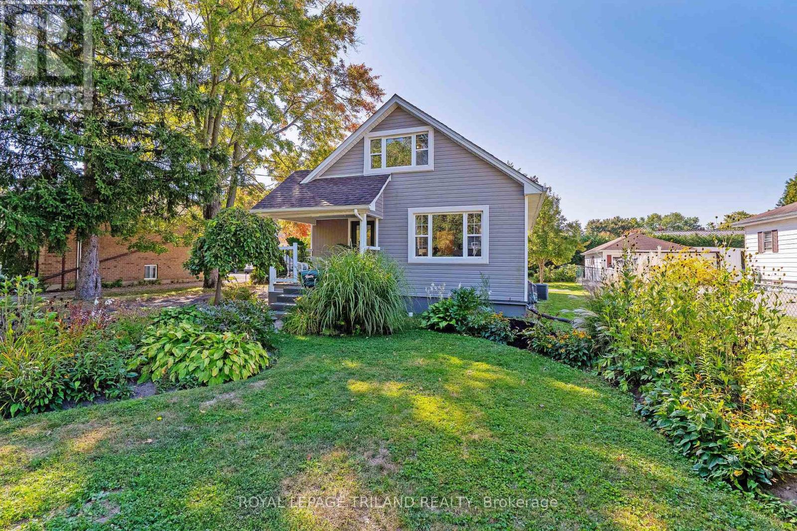 18 Tecumseh St, St. Thomas, ON N5P 2E1