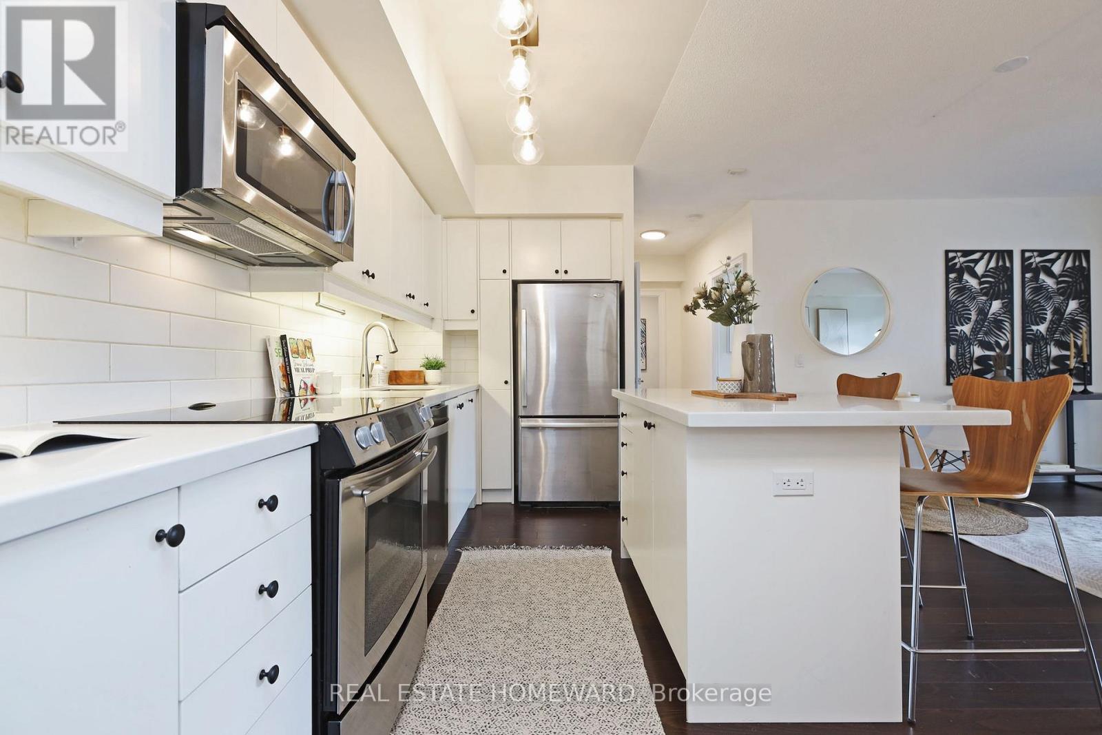 302 701 Sheppard Ave W, Toronto, ON M3H 2S7