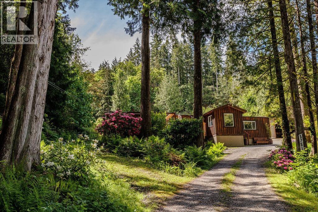 5751 Tillicum Bay Rd, Sechelt, BC V7Z 0C7