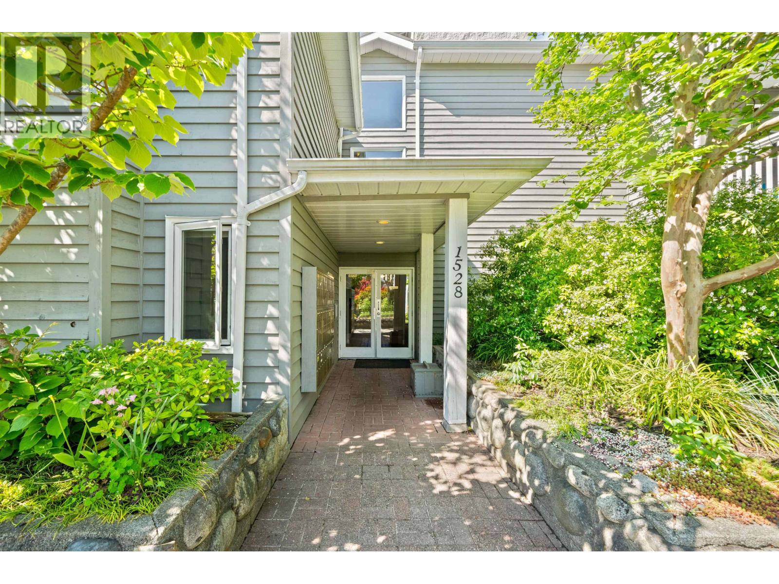 1528 Bowser Avenue Unit 204, North Vancouver, BC V7P 2Y3