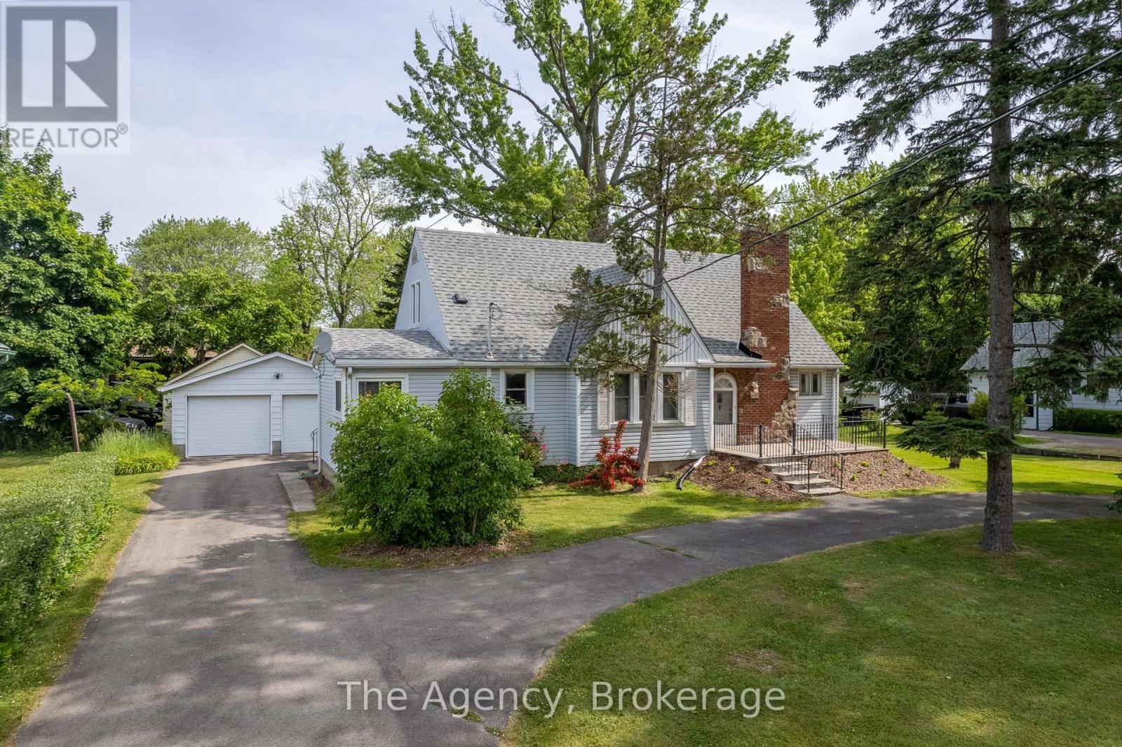 168 Thorold Rd, Welland, ON L3C 3V6