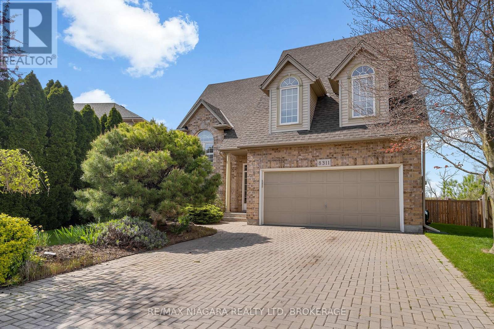8311 Vegter Ct, Niagara Falls, ON L2H 3M1