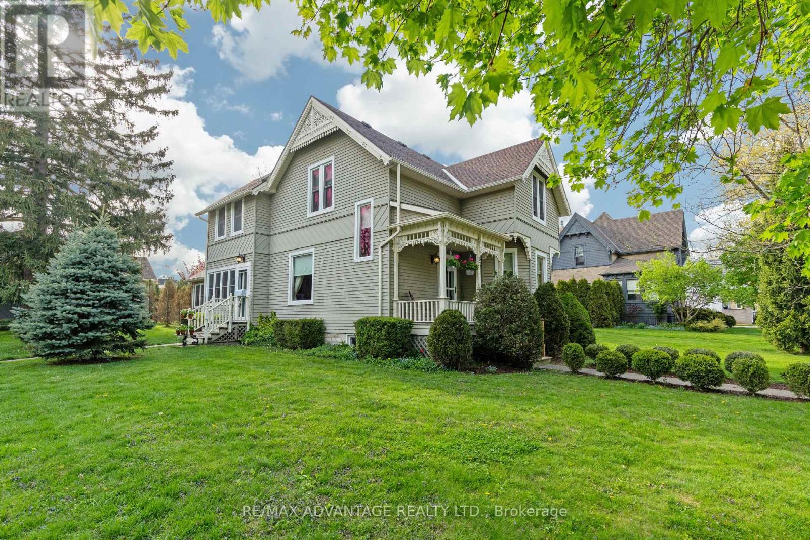 32 St Andrew St S, St. Marys, ON N4X 1B2