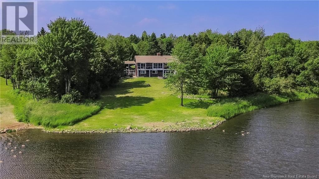 37 Maliseet Dr, Rothesay, NB E2E 2G3