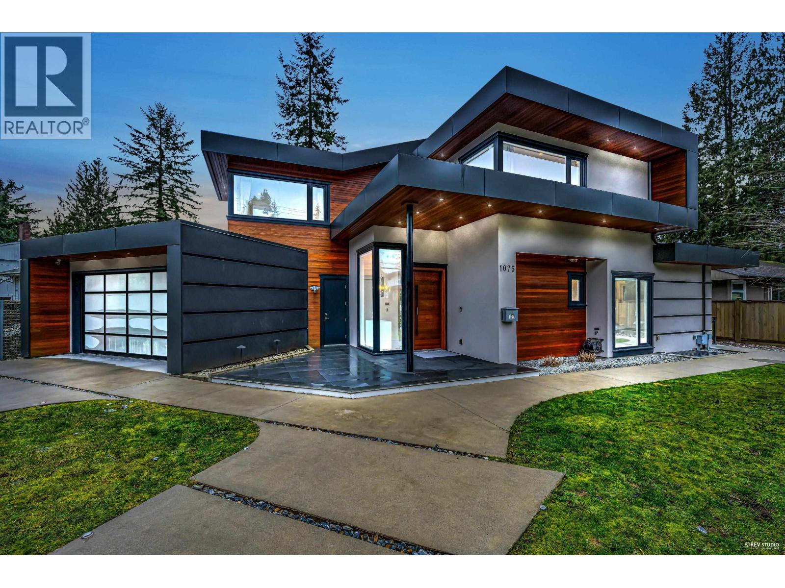 1075 Belvedere Dr, North Vancouver, BC V7R 2C6