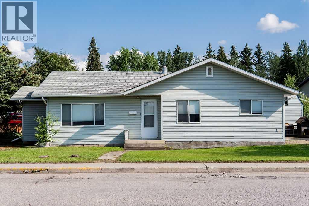 101 Wanyandi Ave, Hinton, AB T7V 1M6