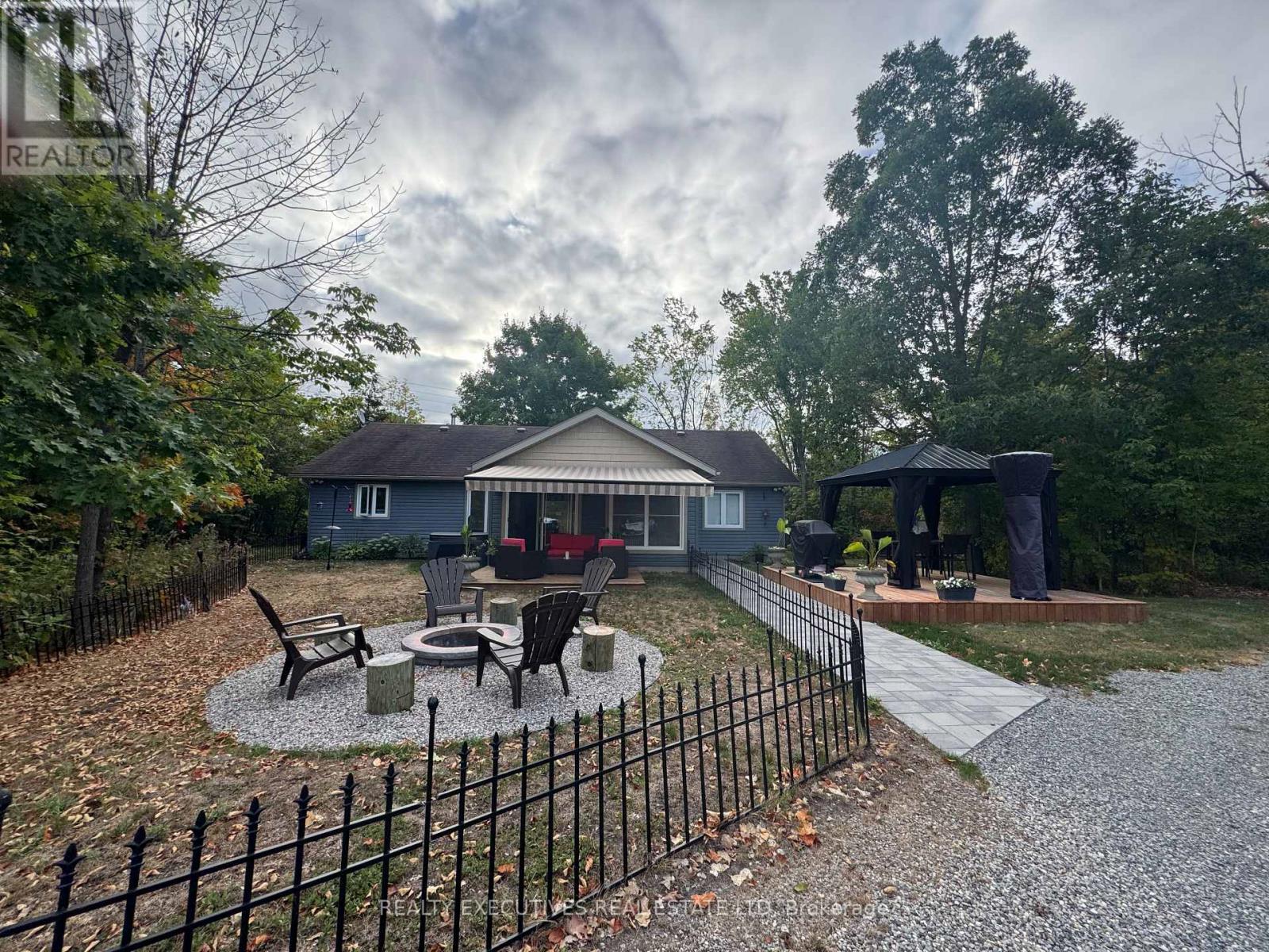 836 Narrow Locks Rd NW, Rideau Lakes, ON K0G 1V0