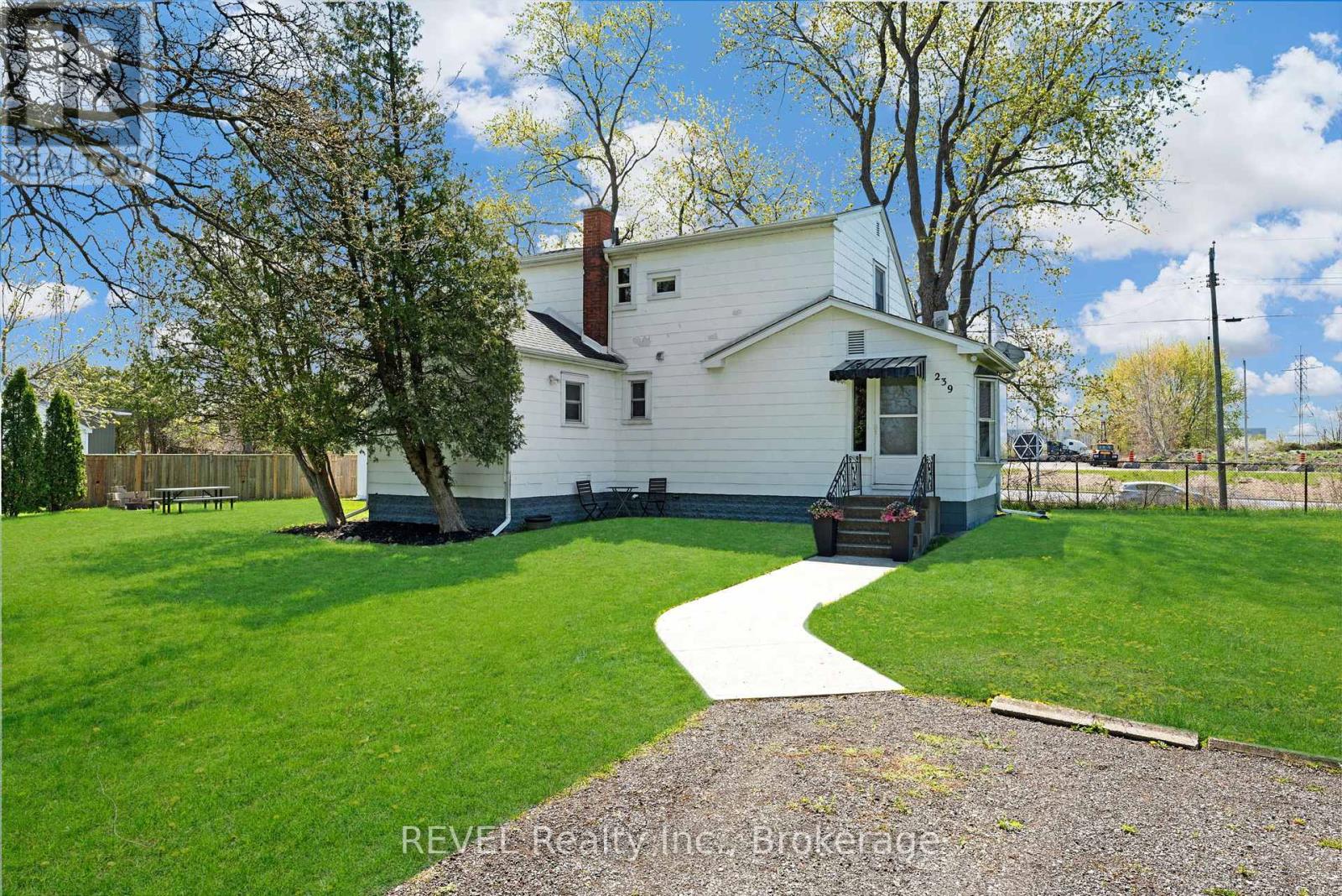 239 Becken Cres, Welland, ON L3B 5N4