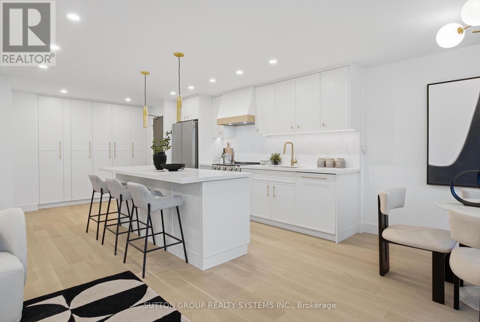 904 65 Southport St, Toronto, ON M6S 3N6