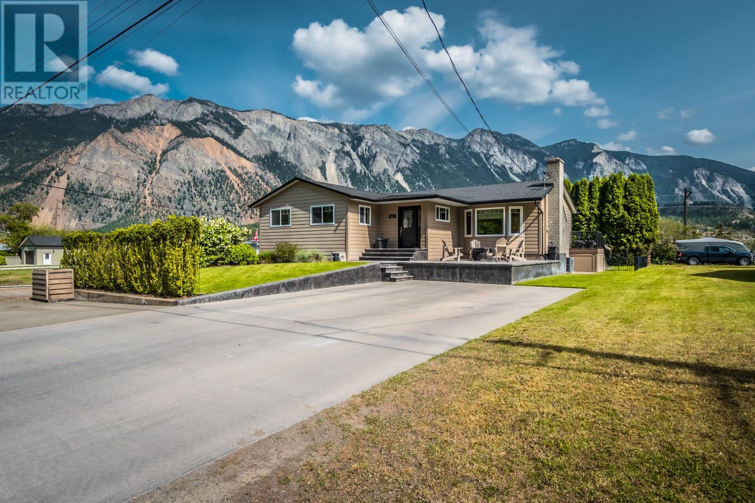692 Summers St, Lillooet, BC V0K 1V0