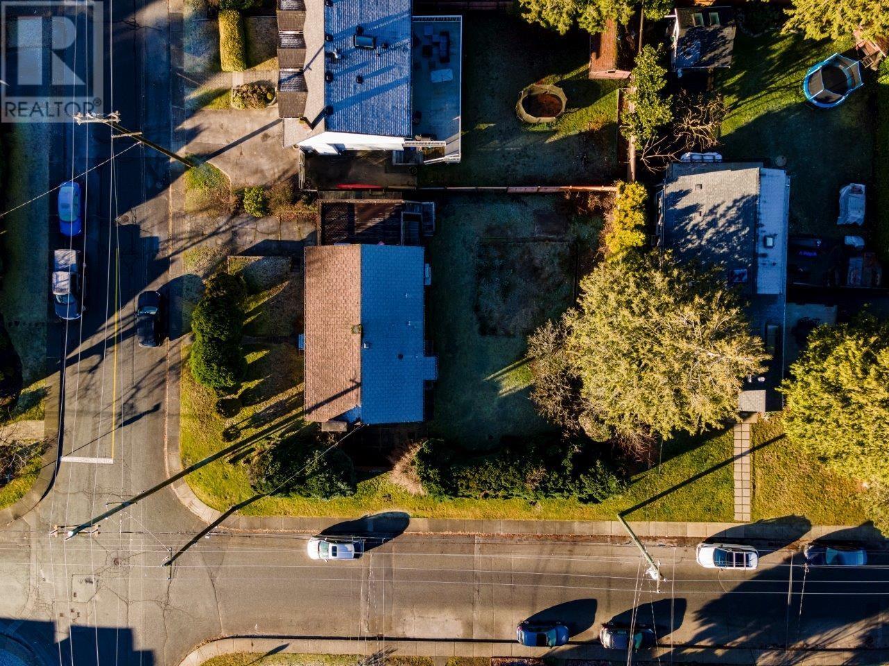780 E 16th St, North Vancouver, BC V7L 2V1