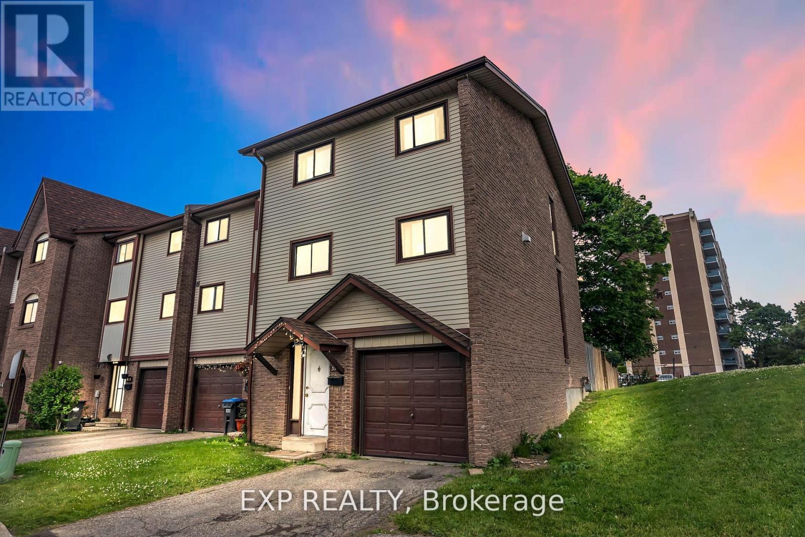 35 Mccallum Ct, Brampton Queen Street Corridor, ON L6W 3M3