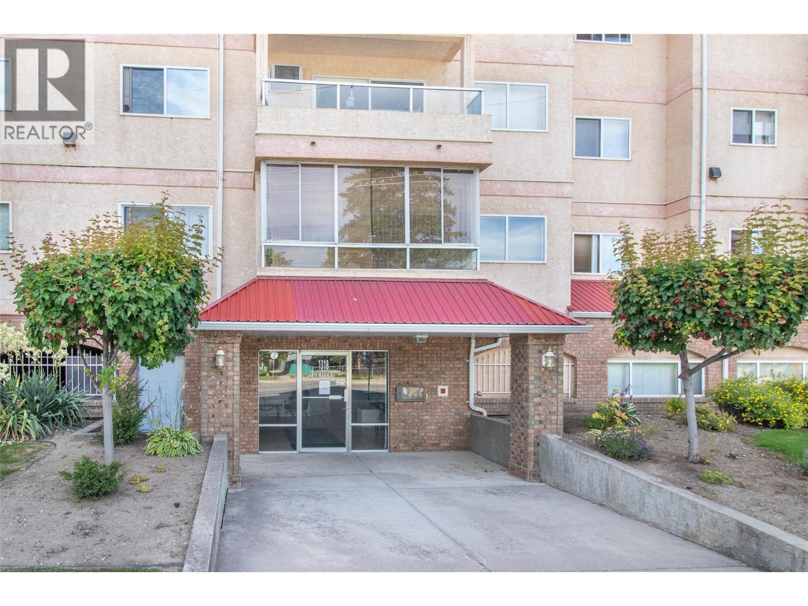 1318 Richter Street Unit 304, Kelowna, BC V1Y 2L3