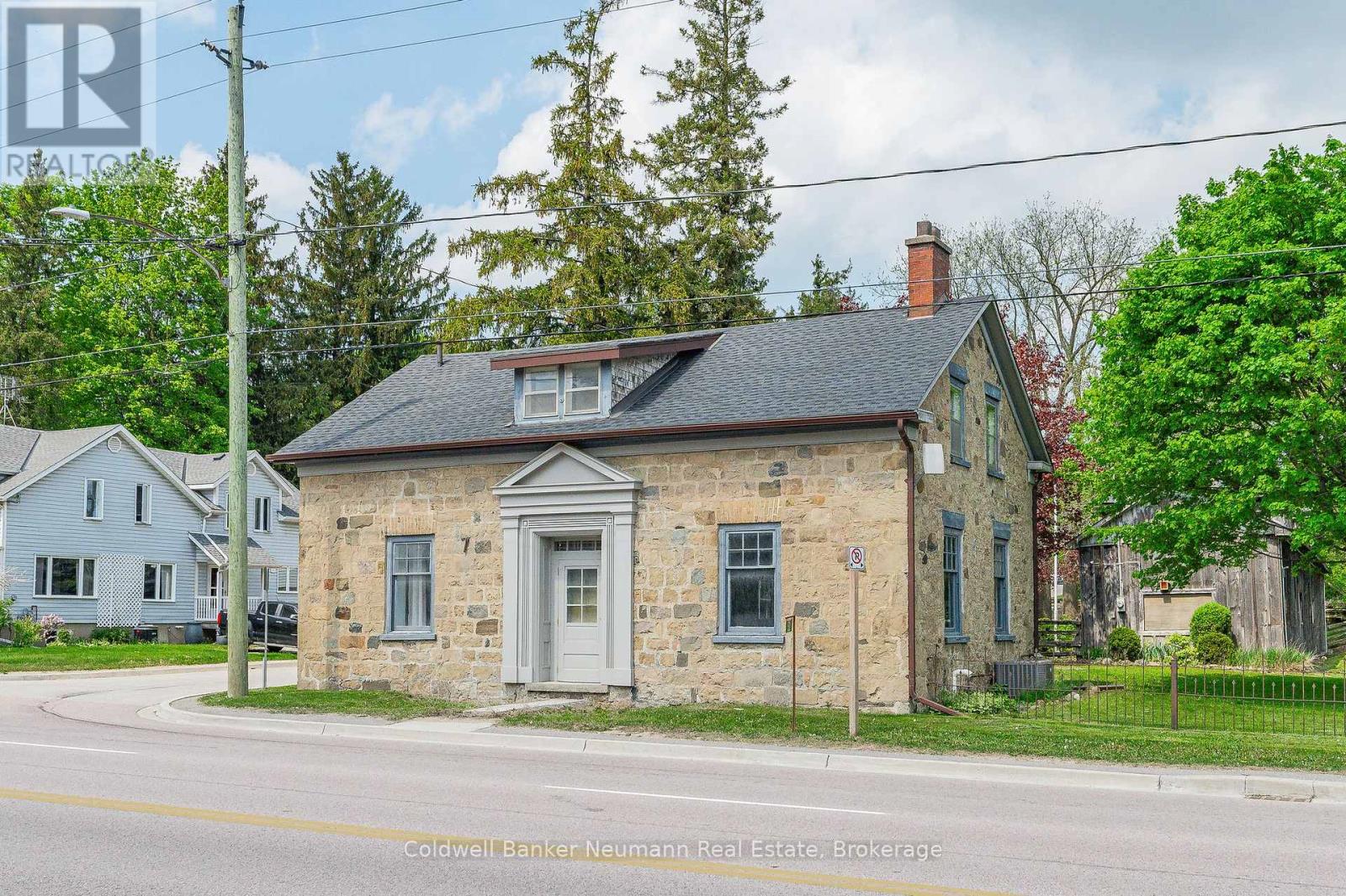 52 Brock Rd S, Puslinch Aberfoyle, ON N0B 2J0