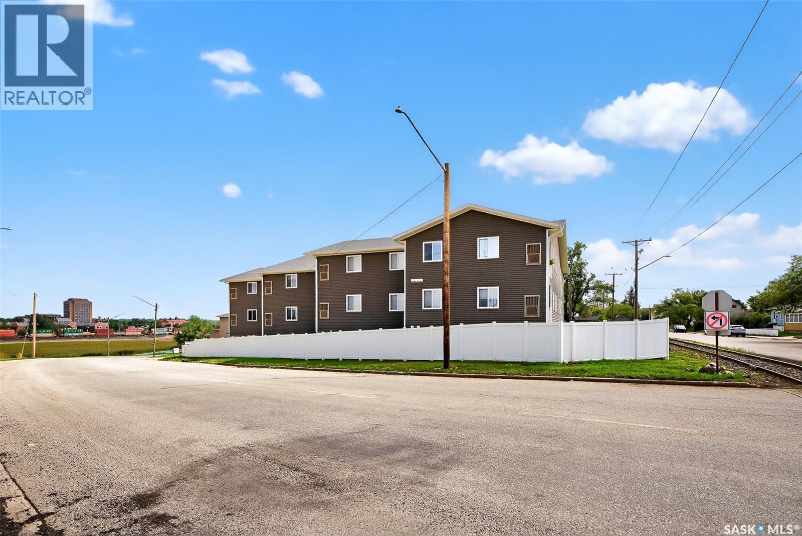 221 Main Street S Unit 2, Moose Jaw, SK S6H 2R4