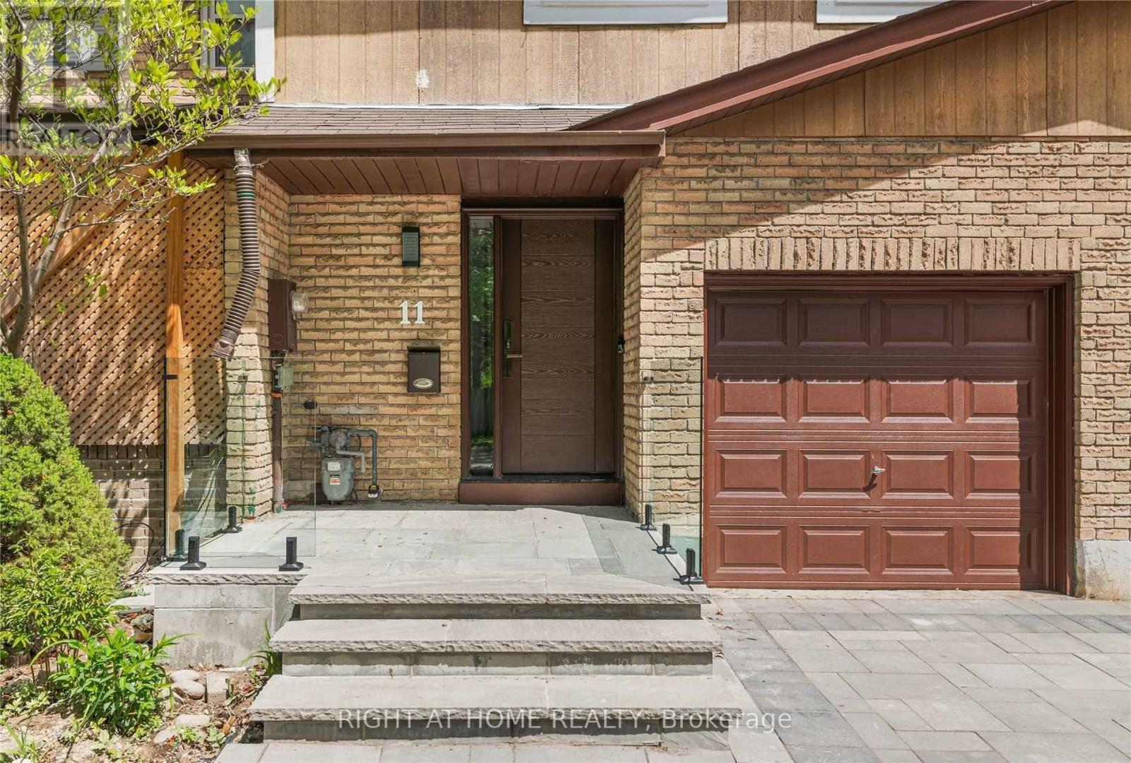 11 Michael Dr, Richmond Hill, ON L4C 5W6