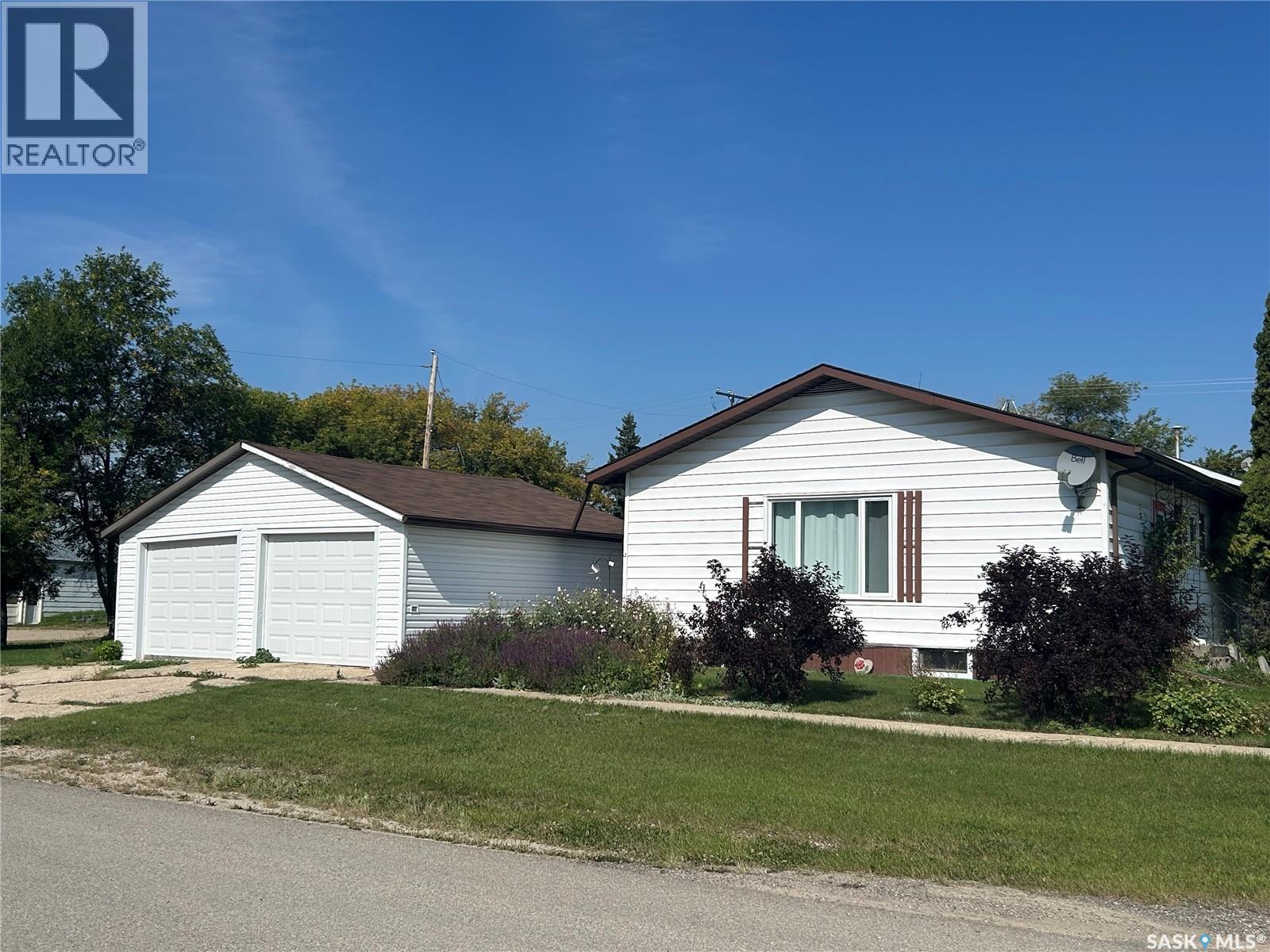 107 Railway Ave S, Middle Lake, SK S0K 2X0