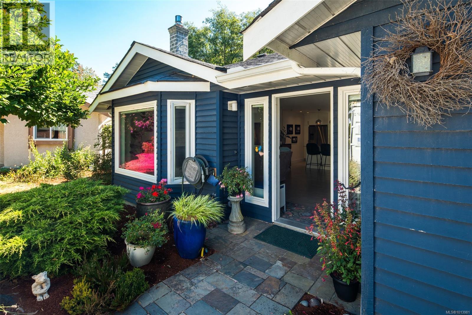 4007 Malton Ave, Saanich, BC V8X 4W1
