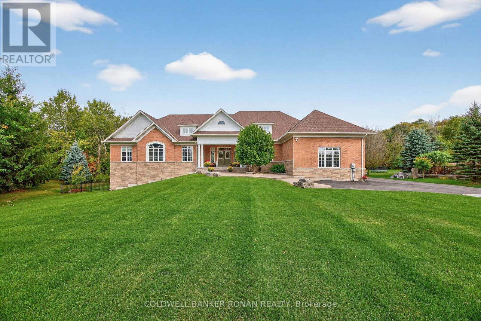 60 Underhill Ct, Essa, ON L9R 1V2