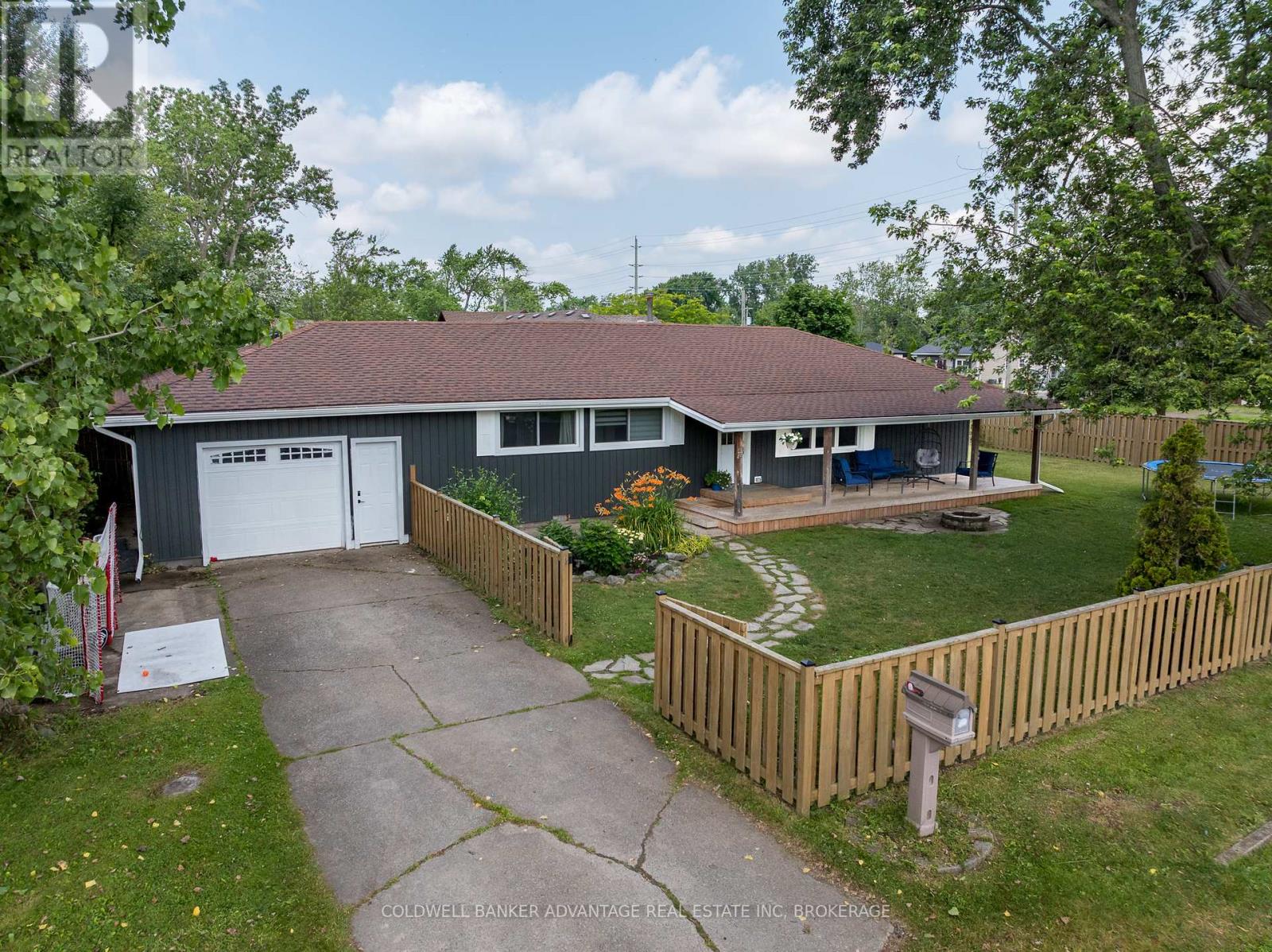 367 Grandview Rd, Fort Erie, ON L2A 4T3