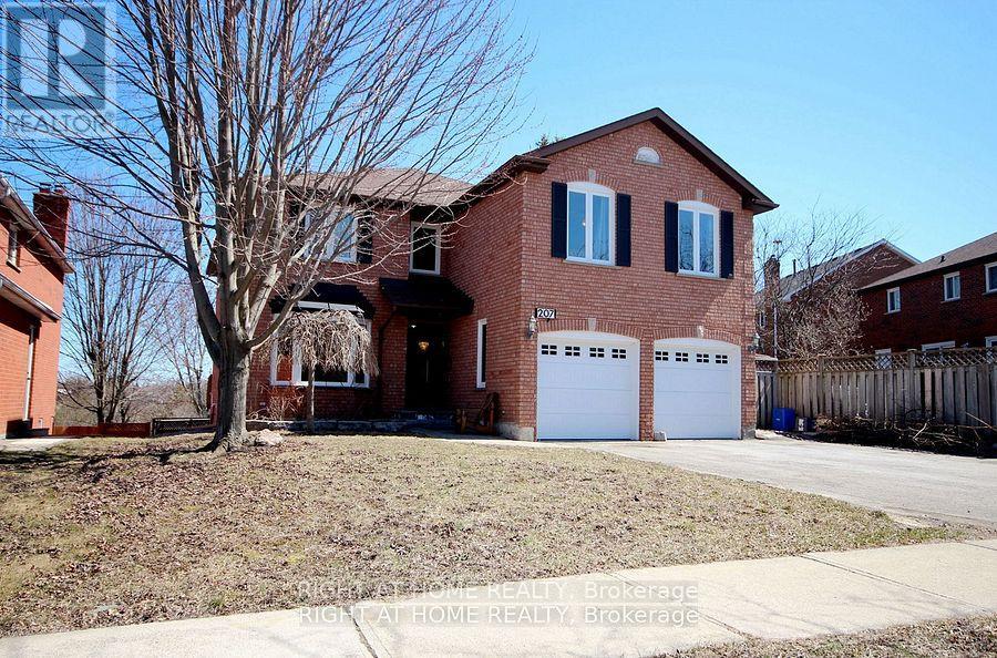 207 Kensit Ave, Newmarket, ON L3X 1S6