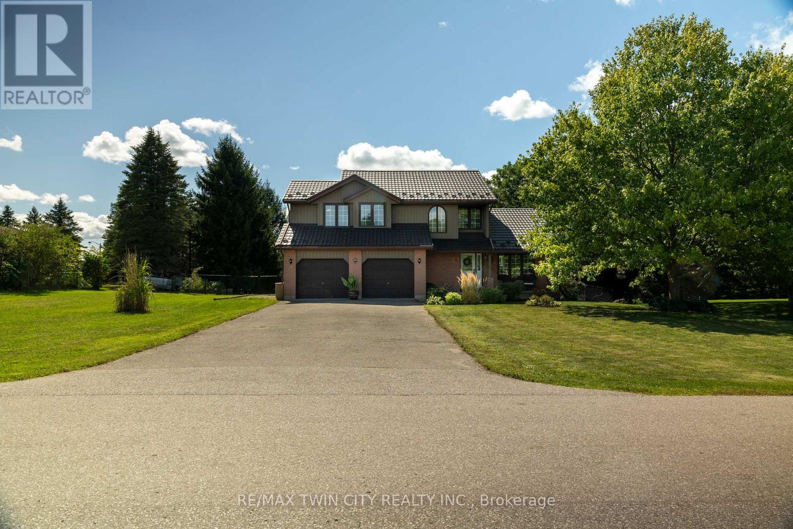 6 Bannister St, Brant Oakland, ON N0E 1L0