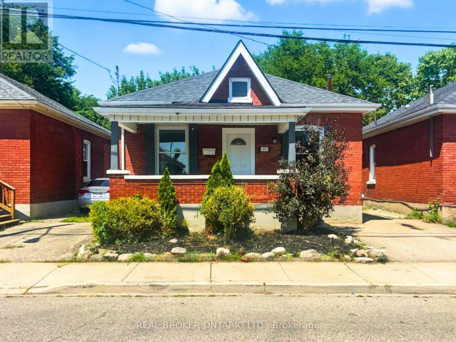 13 Salisbury Ave, Brantford, ON N3S 1M6
