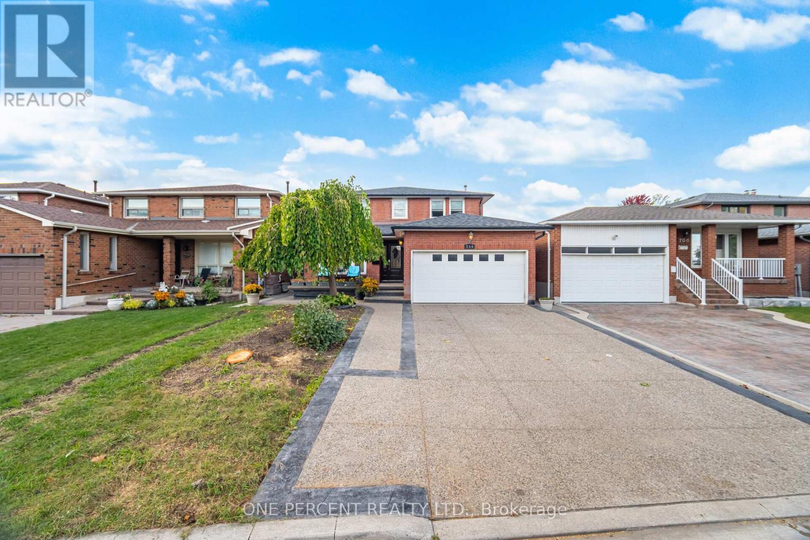 704 Bookham Cres, Mississauga, ON L4Z 1T9