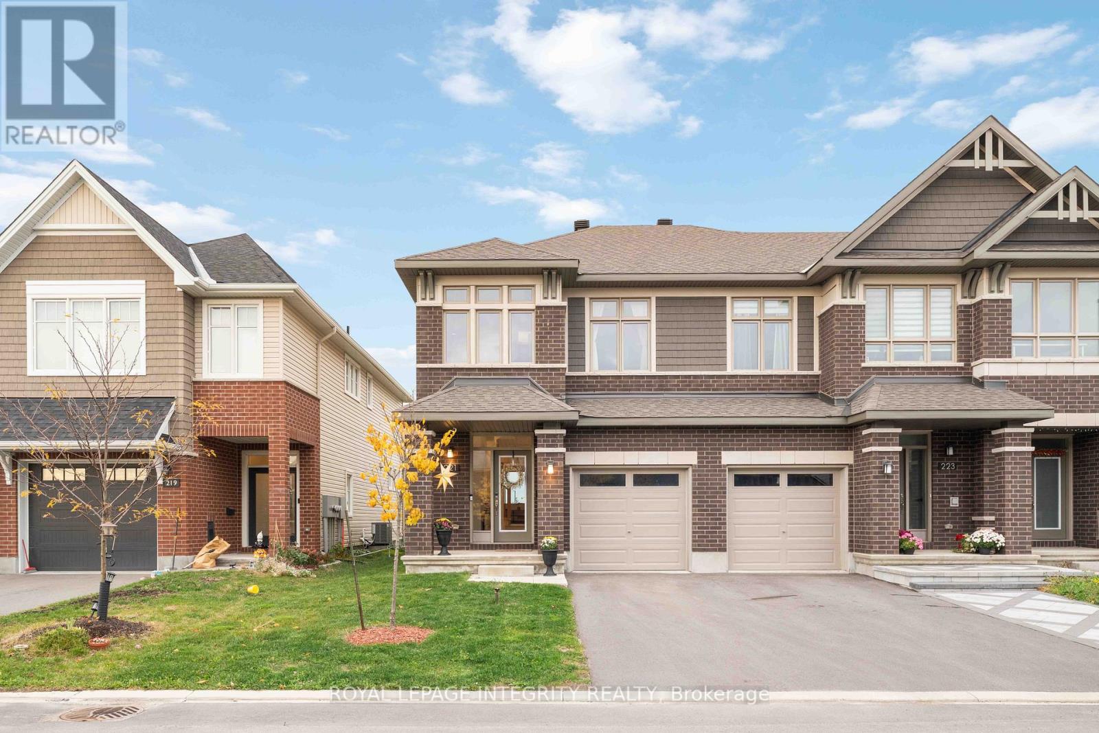 221 Finsbury Ave, Ottawa, ON K2S 2X9