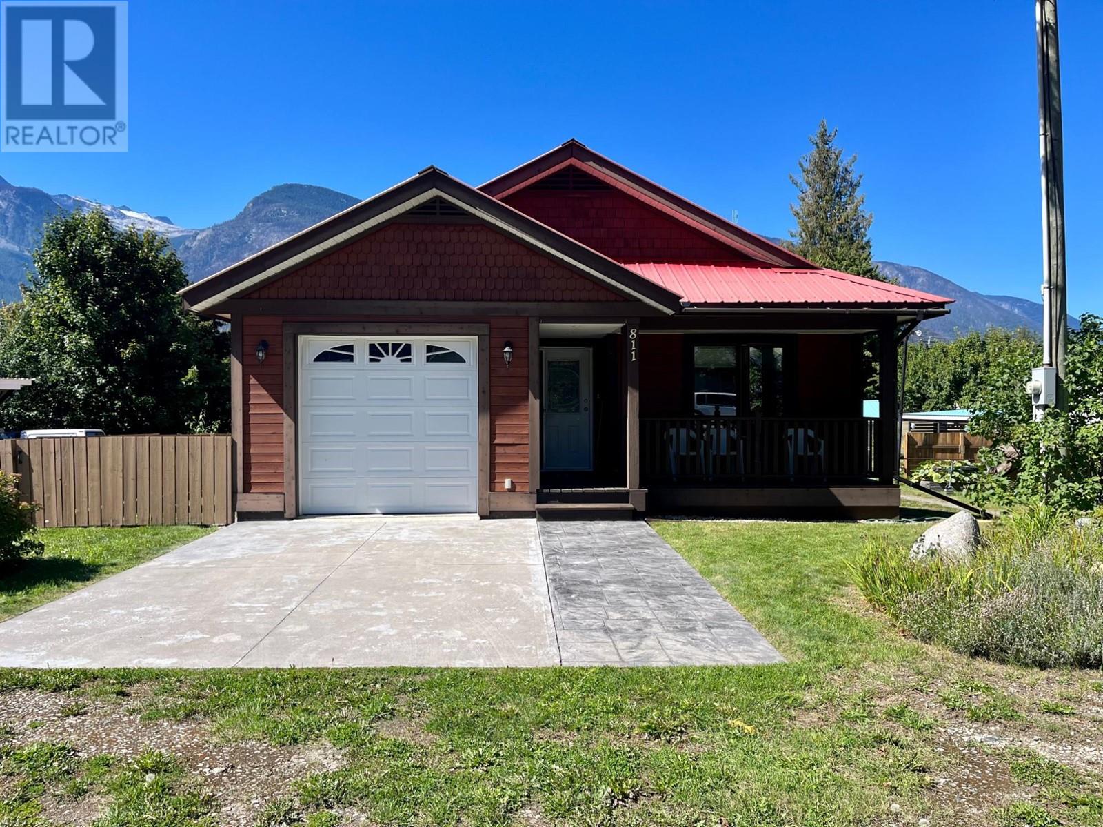 811 Kildare St, New Denver, BC V0G 1S0