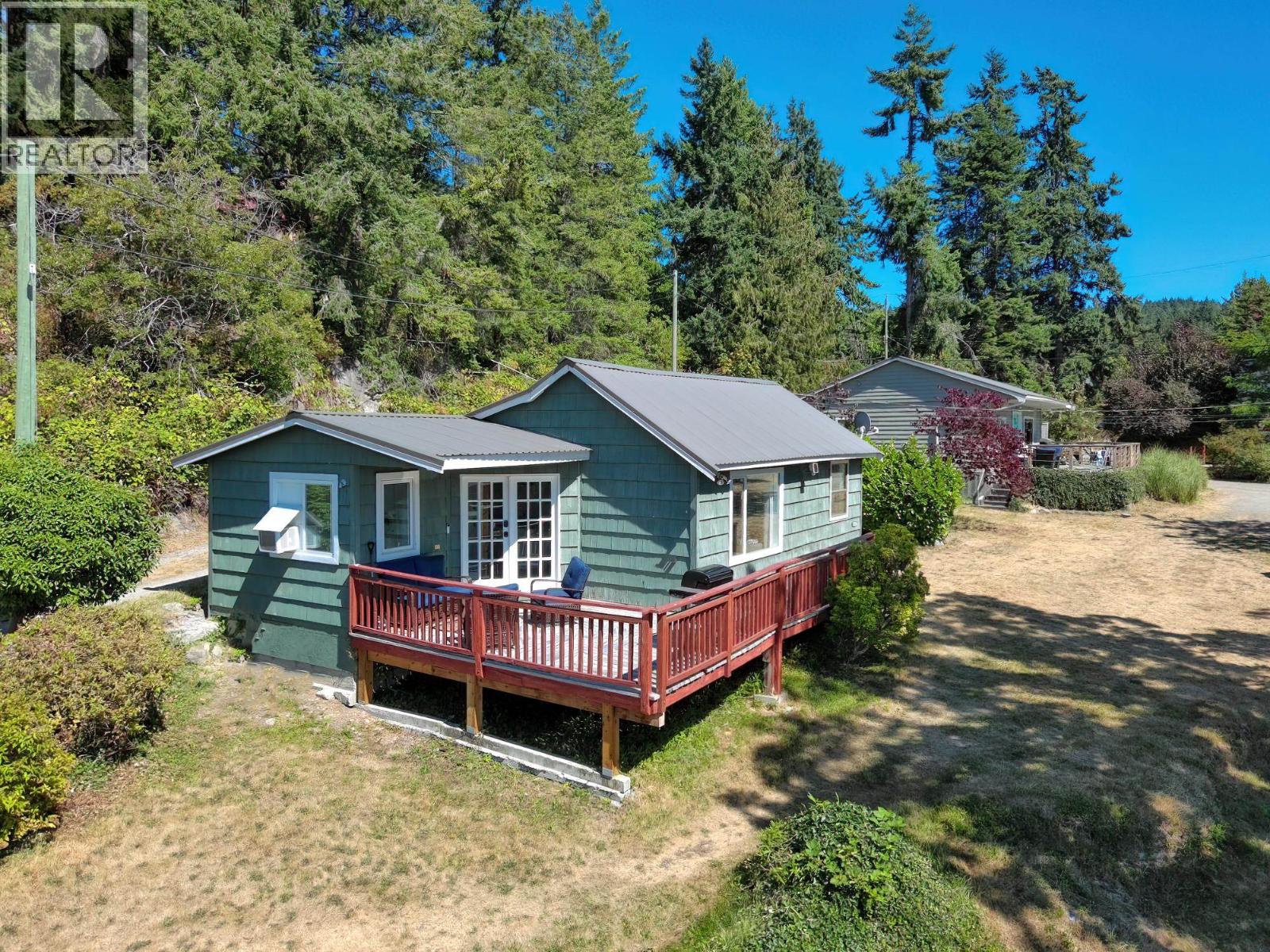 5625 Obrian Rd, Halfmoon Bay, BC V7Z 1E9