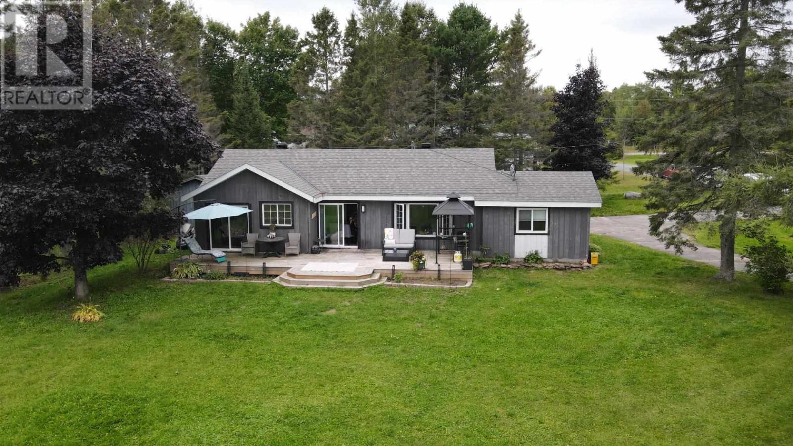 3 Hecla St, Bruce Mines, ON P0R 1C0