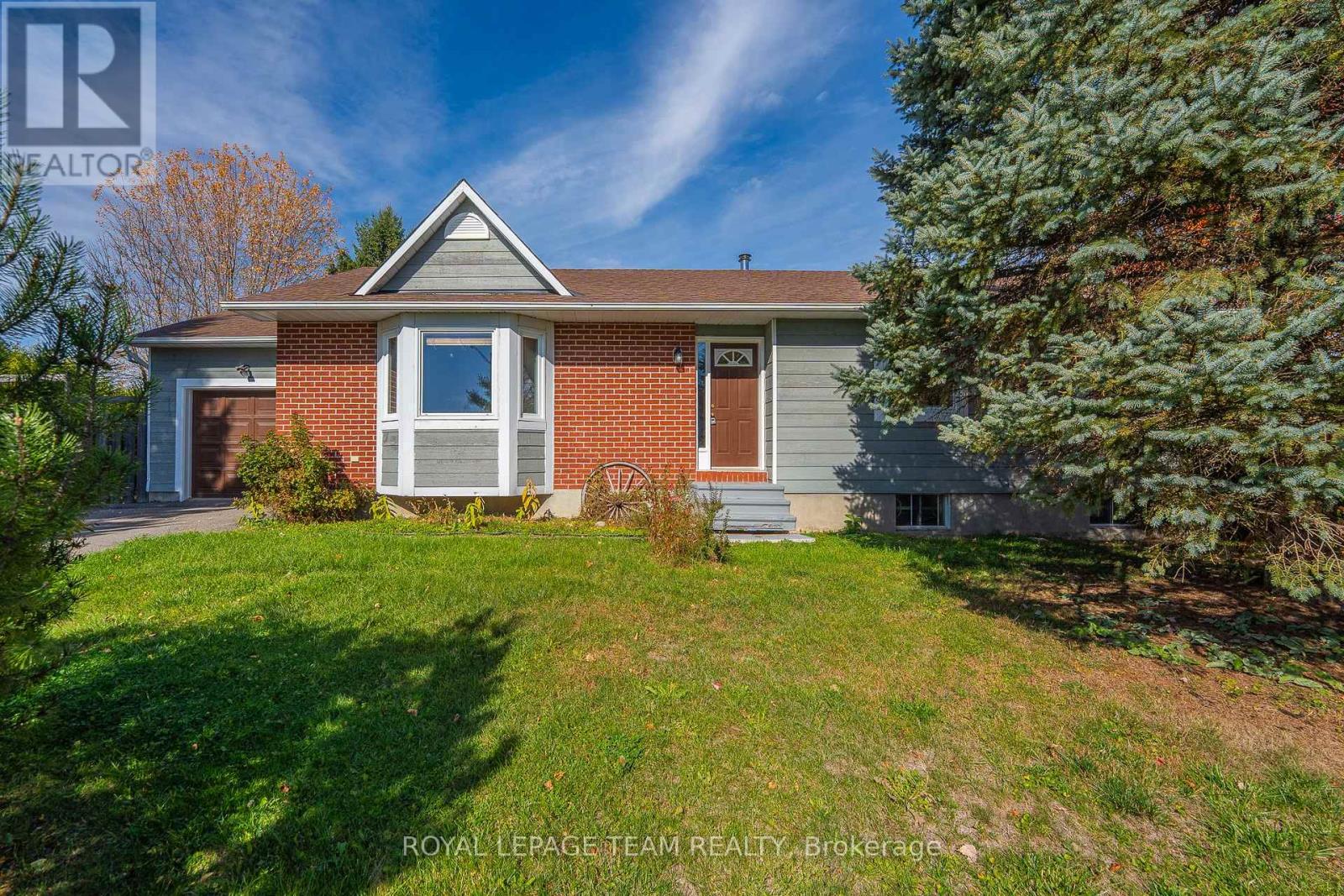 106 Porcupine Trl, Ottawa, ON K0A 1T0