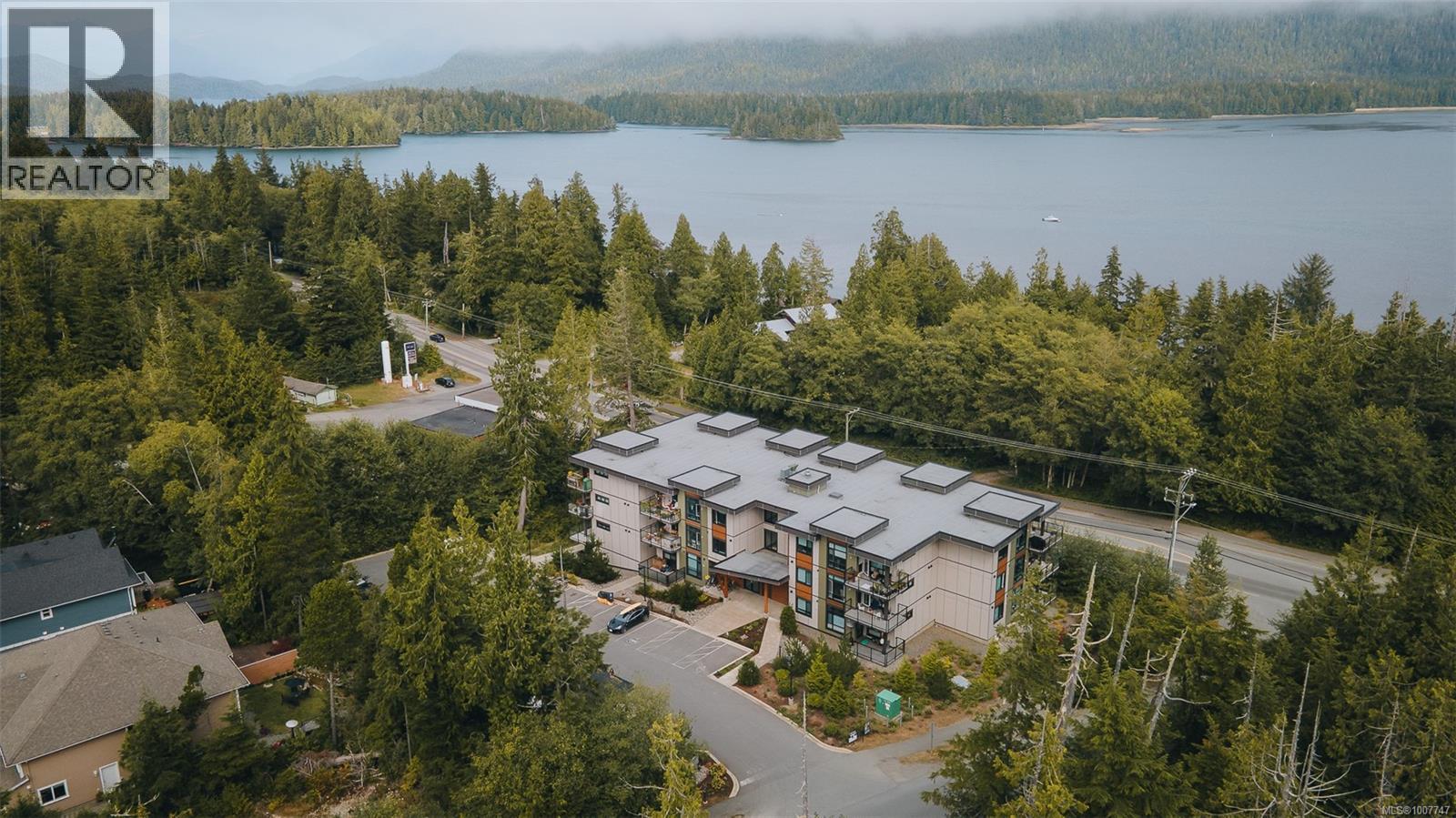 700 Yew Wood Rd Unit 306 Rd, Tofino, BC V0R 2Z0