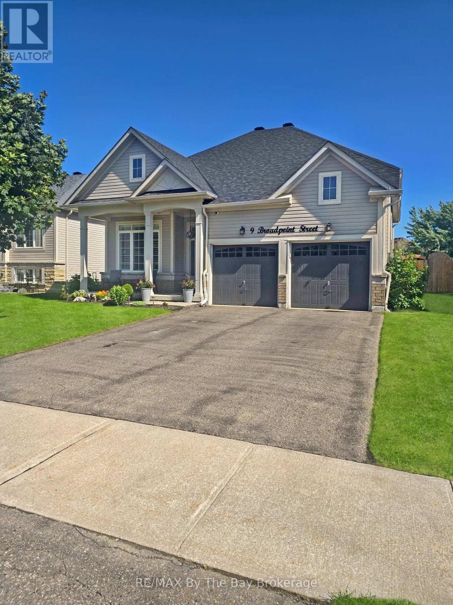 9 Broadpoint St, Wasaga Beach, ON L9Z 3B8