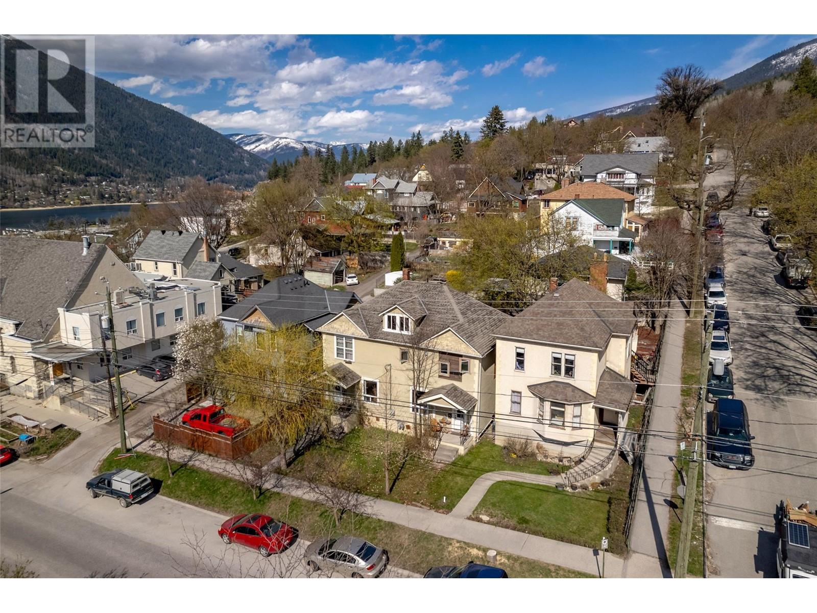 717-715 Josephine St, Nelson, BC V1L 1X1