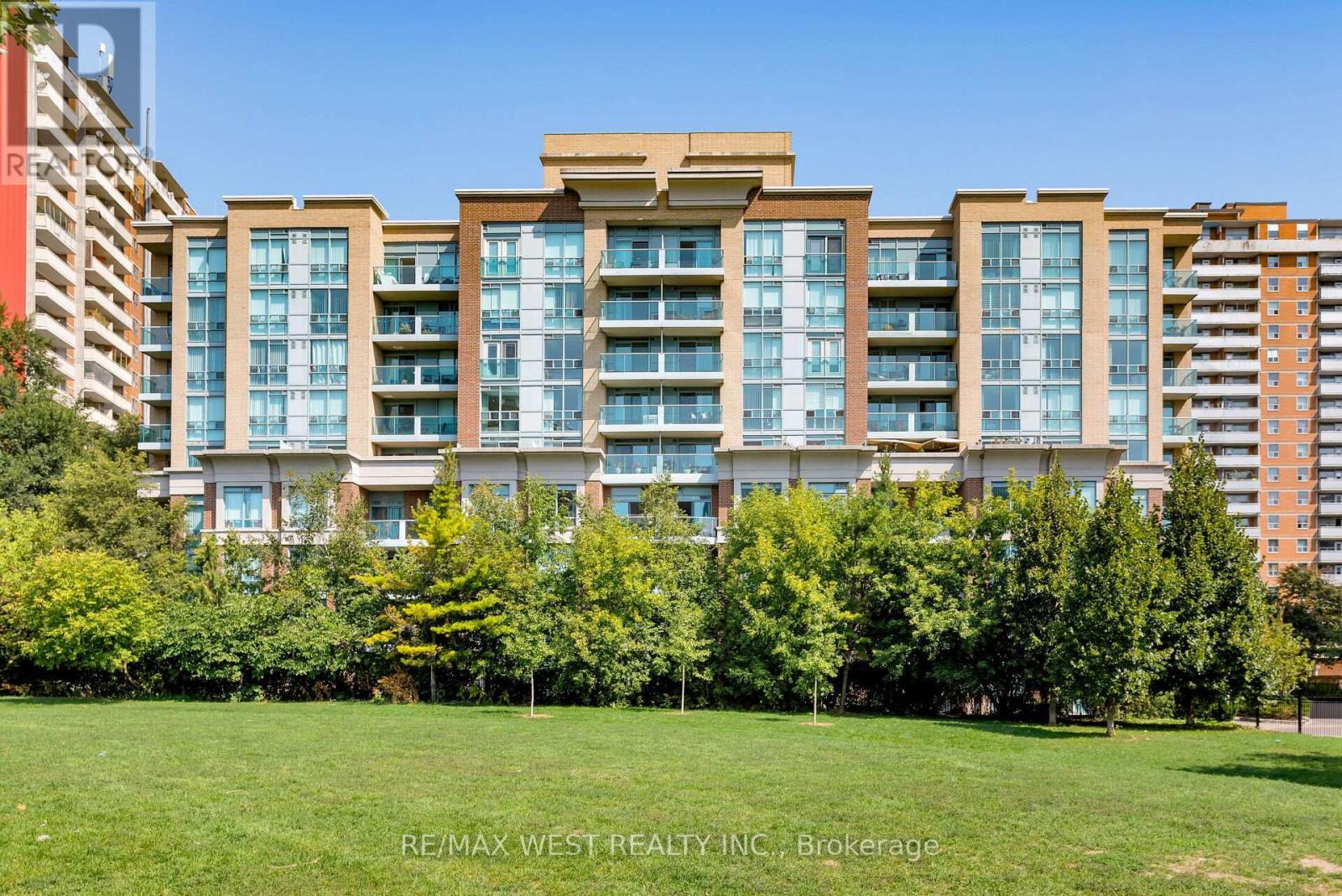 806 17 Michael Power Pl, Toronto, ON M9A 5G5