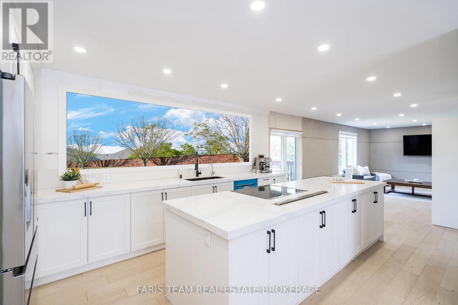 7 Golfview Blvd, Bradford West Gwillimbury, ON L3Z 2A6