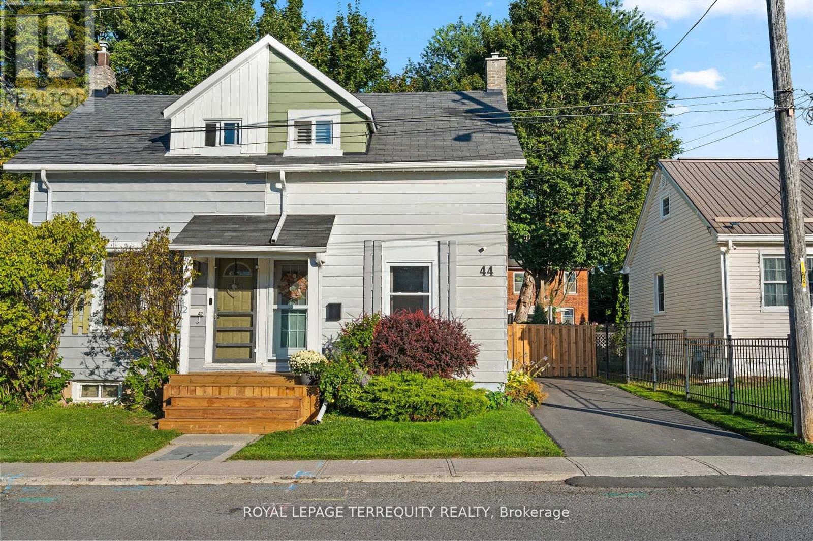 44 Young St, Port Hope, ON L1A 1M6