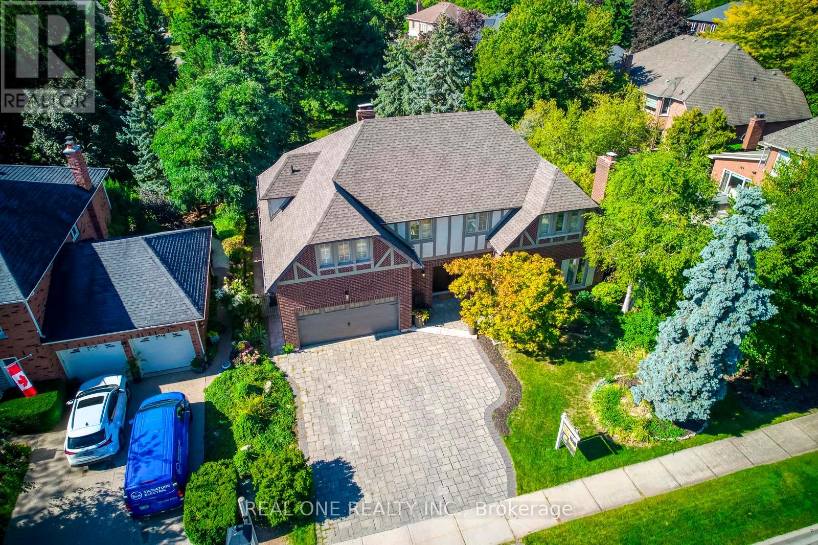 1340 Greeneagle Dr, Oakville, ON L6M 2M9