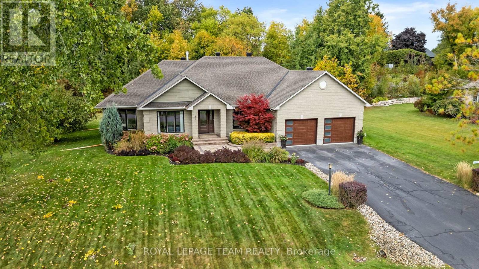 6903 Twin Lakes Ave, Ottawa, ON K4P 1P1