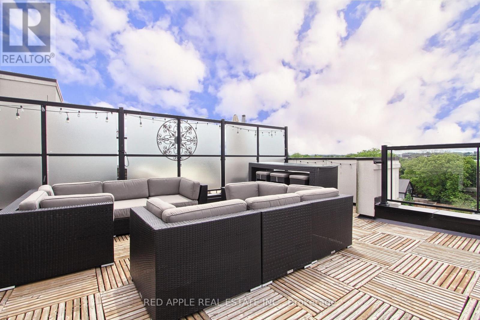 110 600 Alex Gardner Cir, Aurora, ON L4G 3G5