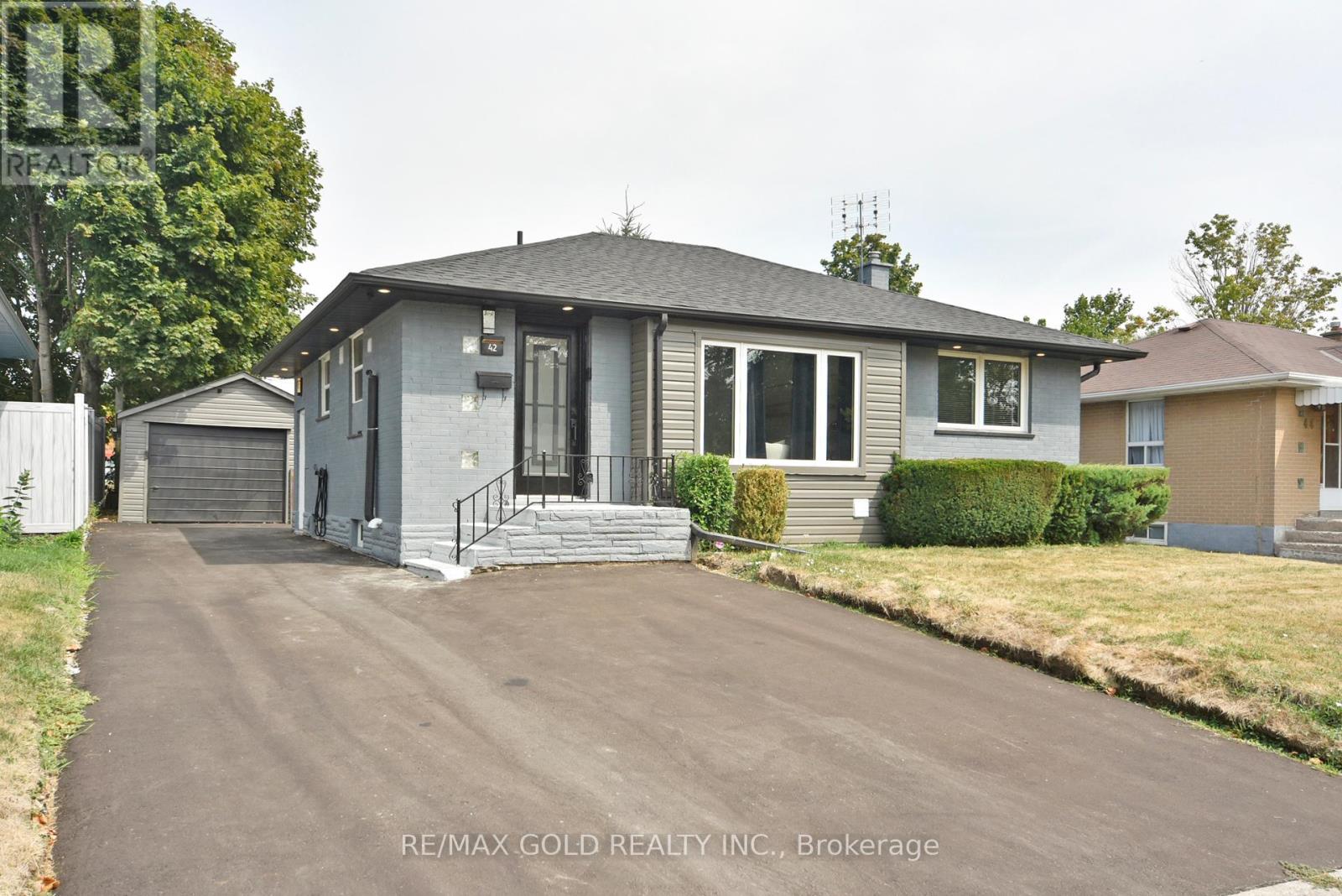 42 Rideout St, Ajax, ON L1S 1P8