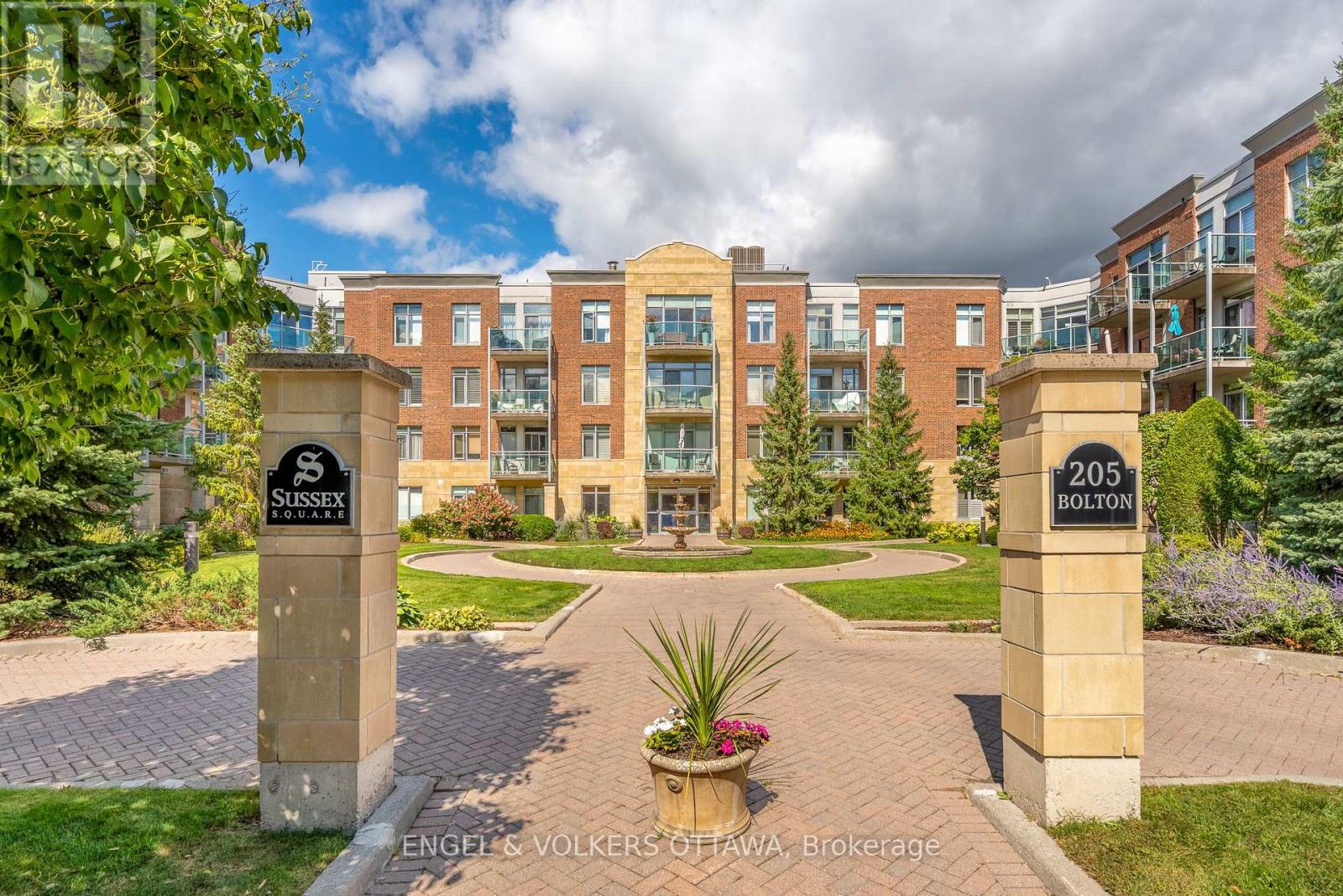 105 205 Bolton St, Ottawa, ON K1N 1K7