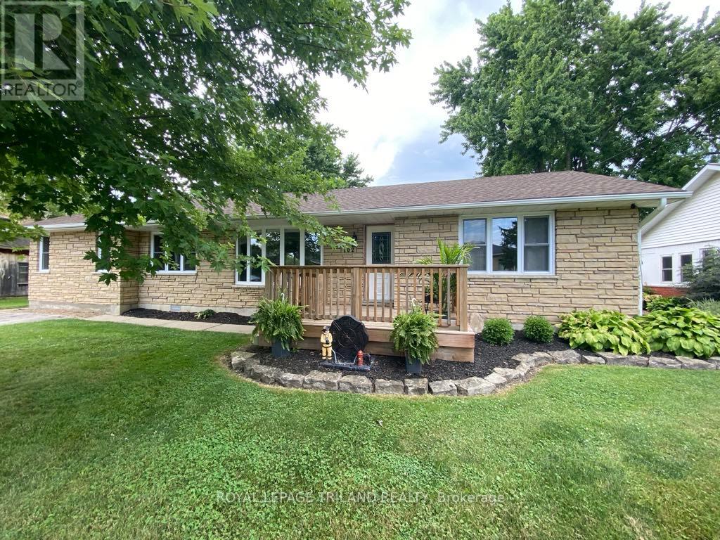 102 Ontario St, Lambton Shores, ON N0M 2N0