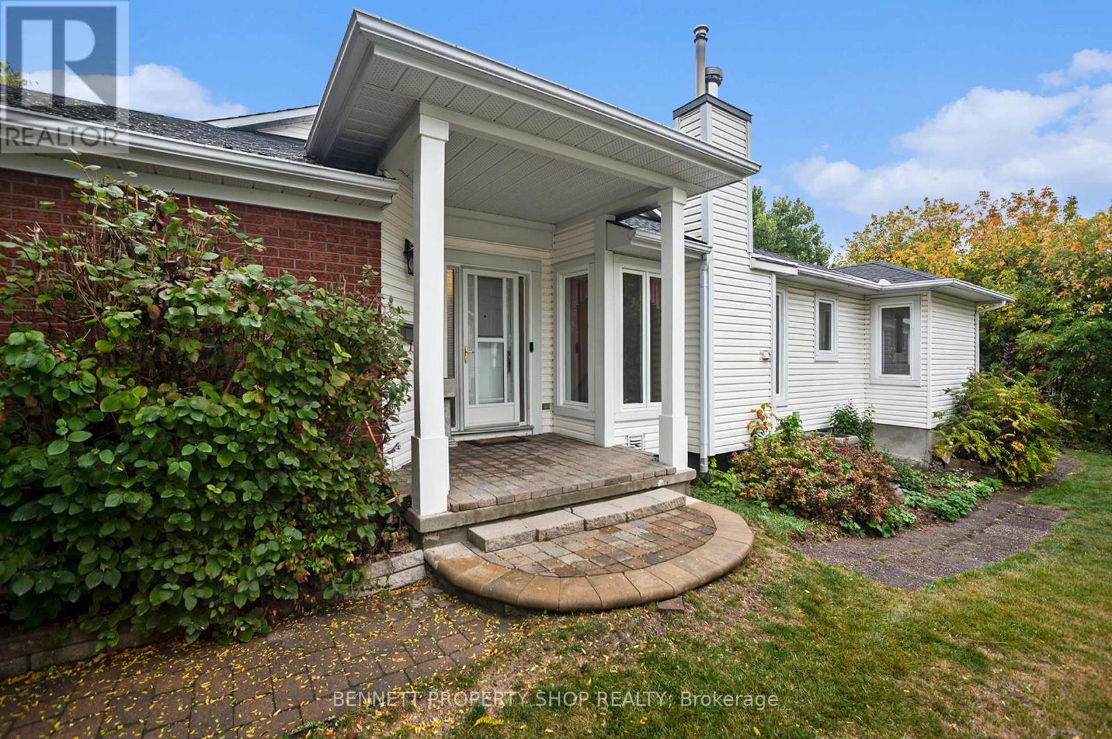 11 Billingham Cres, Ottawa, ON K2K 2T7